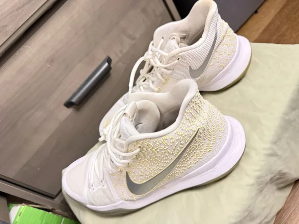 Nike Kyrie 3 Sneakers Men’s Shoes Size 10 - Image 5