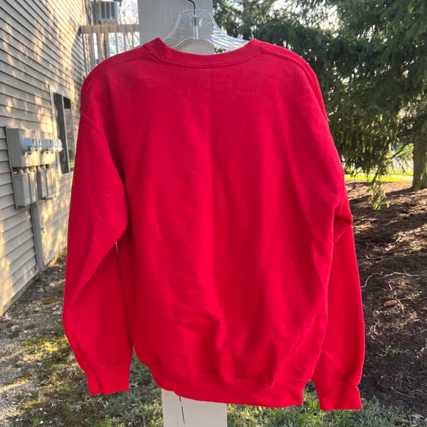 Gildan Red Pull Over Sweatshirt Medium - Image 2