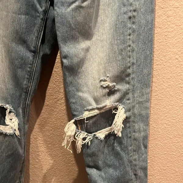 American Eagle Woman’s Mom Jeans Size 00 Short Distressed - Image 4