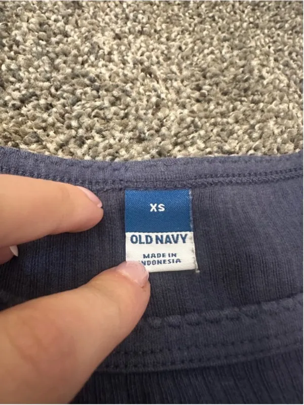 Old Navy Women's XS Navy Blue Short Sleeve T-Shirt - Image 2
