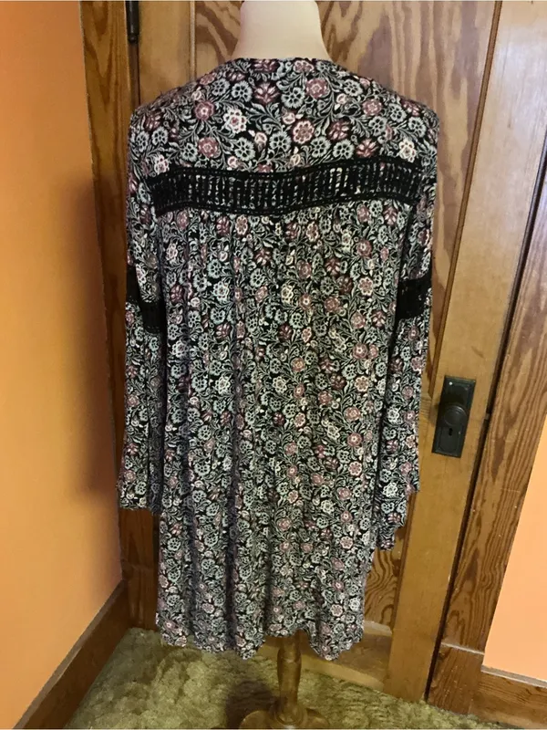 Knox Rose Floral Boho Tunic Dress Medium Black Bell Sleeve Crochet Trim Festival - Image 10