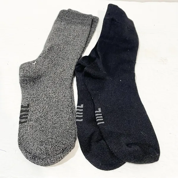 Frye Women’s Black Grey Thin Knit Crew Socks Lot of‎ 2 - Image 3