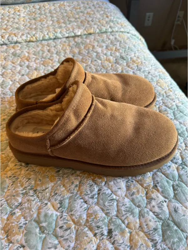 UGG Slippers - Image 2