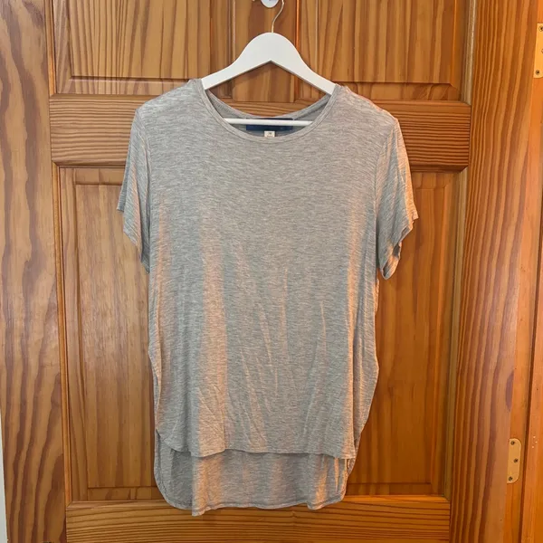 Francesca's Size Medium Grey Casual T - Image 3