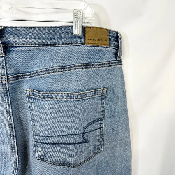 American Eagle Plus Size 18‎ Mom Jeans Light Wash Stretch High Rise Relaxed 834 - Image 8