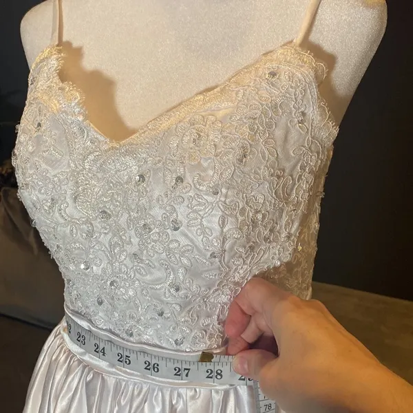 Women’s White Satin Full Length Prom Party Dress Corset Back Size 2 NWOT - Image 9
