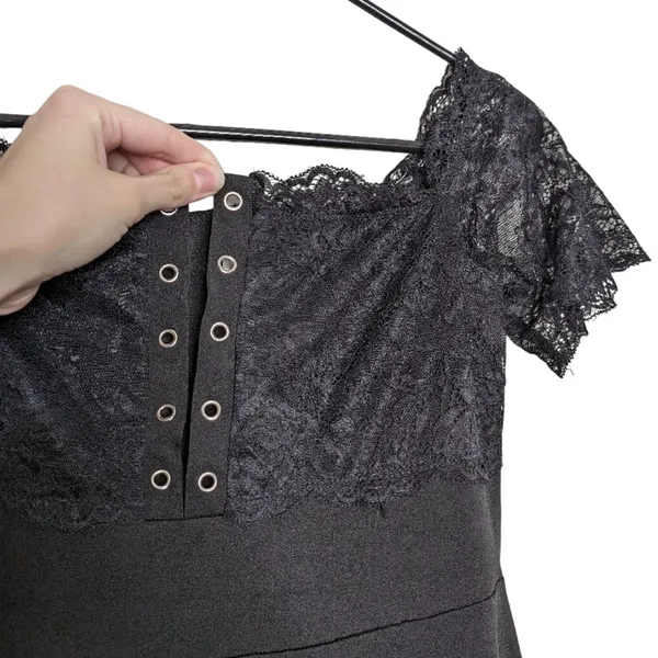 Black Lace Up Dress Off-Shoulder Grommet M Dark Romantic Whimsigoth Witchy‎ Sexy - Image 3