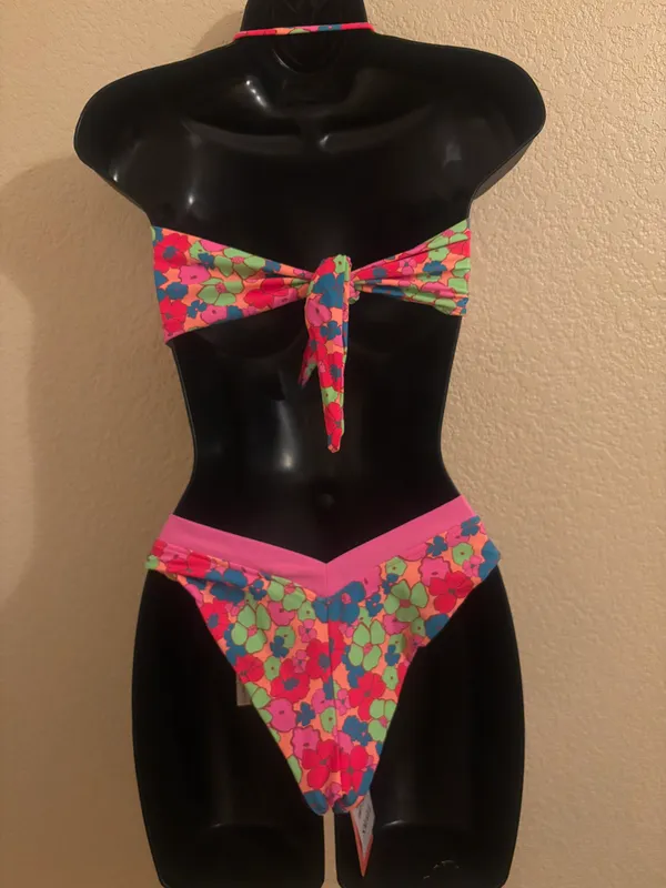 Two Pieces Floral Pink Bikini Set - Image 2