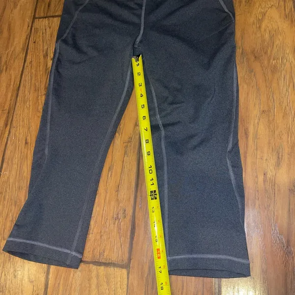 New Balance gray capri leggings pants workout yoga exercise woman’s Large NWT - Image 5