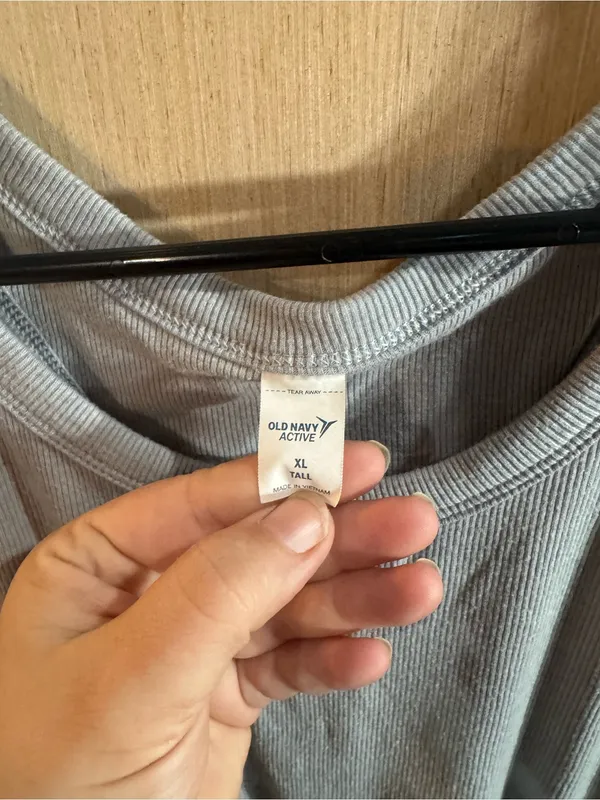 Old Navy Active Light Gray Women's Tank Top Size XL - Image 2