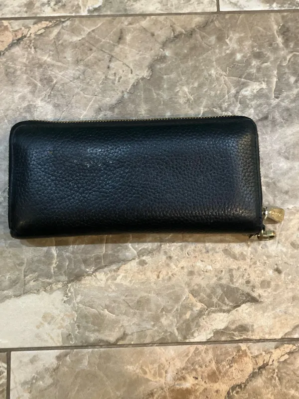 Michael Kors Jet Set Travel Large Continental Wallet in black with gold logo - Image 6