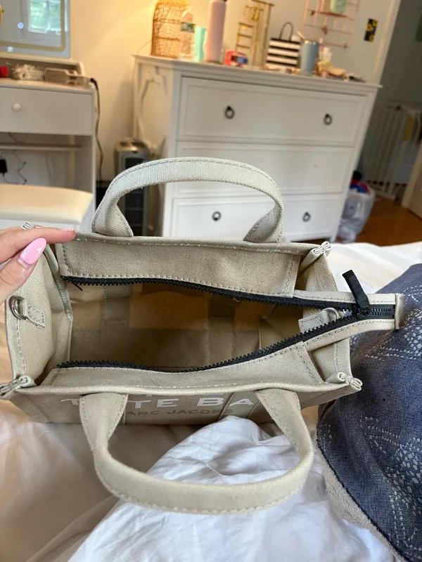 Marc Jacobs The Tote Bag Small - Image 2
