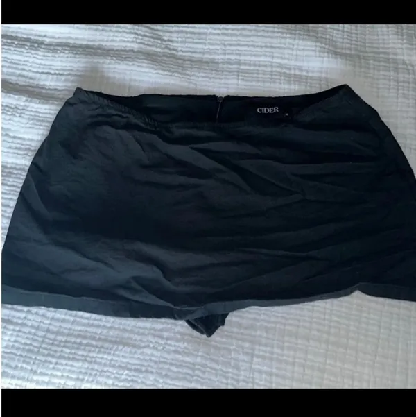 Cider Black Mini Skirt - Image 2