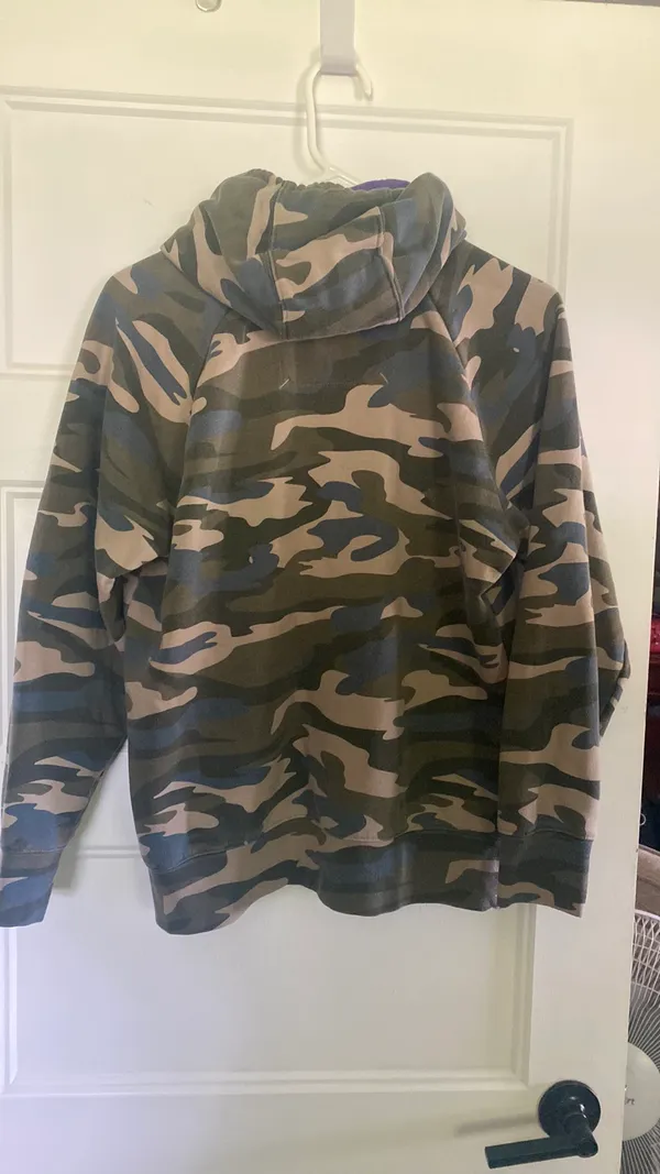 Cabelas Sweatshirt - Image 2