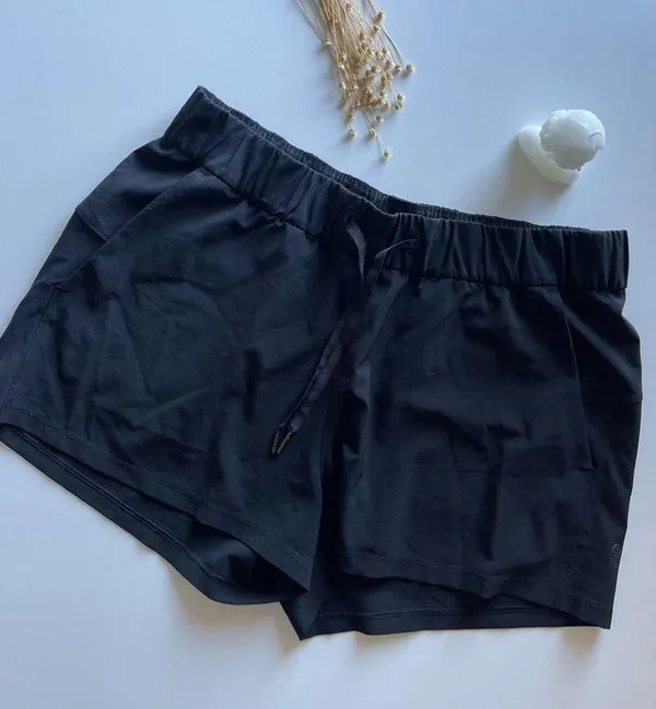 Lululemon On The Fly Woven Short Inseam 2.5" Black Size 12 - Image 9