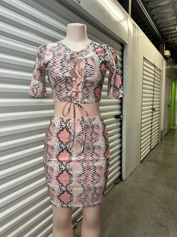 Pink Snakeskin 2-Piece Set 🐍 Sexy DIY Halloween Costume Idea - Image 2
