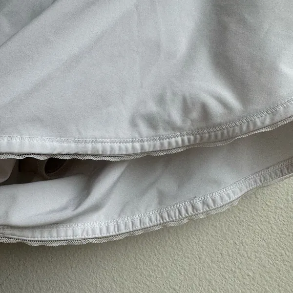 Lululemon Seek The Heat Short II 2.5" White Mesh Lining Size 8 Medium Light - Image 2