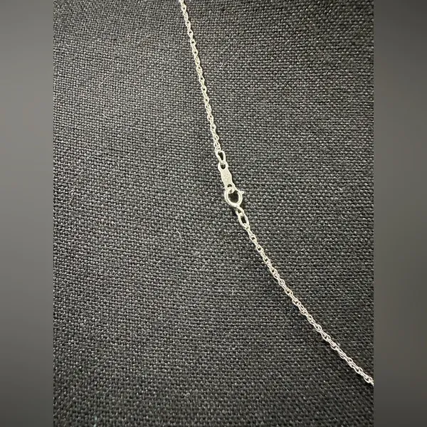 Elegant Silver Circle Pendant Necklace - Image 3