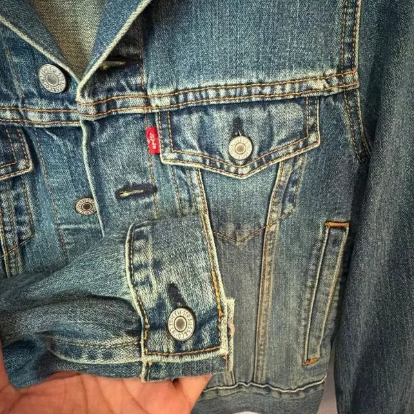 Levi’s Women’s Denim Trucker Jean Jacket Size Small Medium Wash 100% Cotton #110 - Image 4