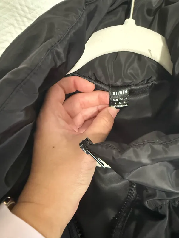 Cropped puffer vest Black - Image 2