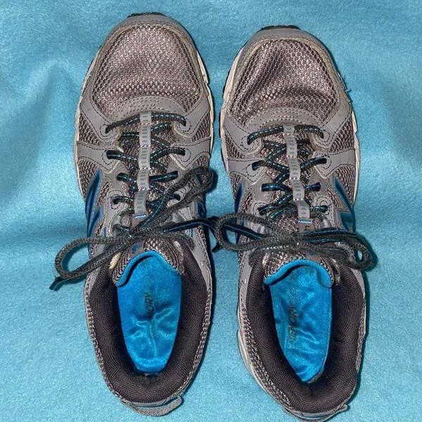 NEW BALANCE leather mesh memory foam lace up gray blue sneakers size 9.5 - Image 5