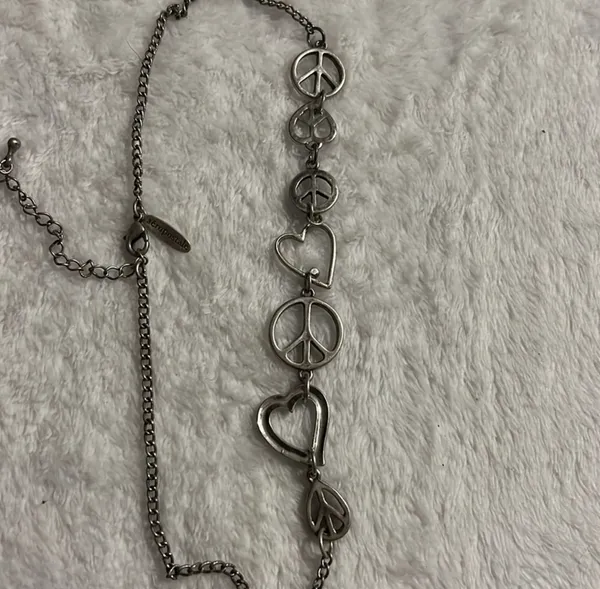 Fashion Costume Jewelry Aeropostale Hearts Peace Necklace - Image 5