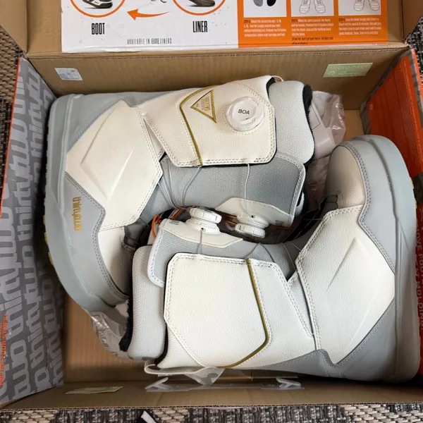 ThirtyTwo Womens Lashed Double BOA Snowboard Boots- White/Grey Size 6.5R - Image 4