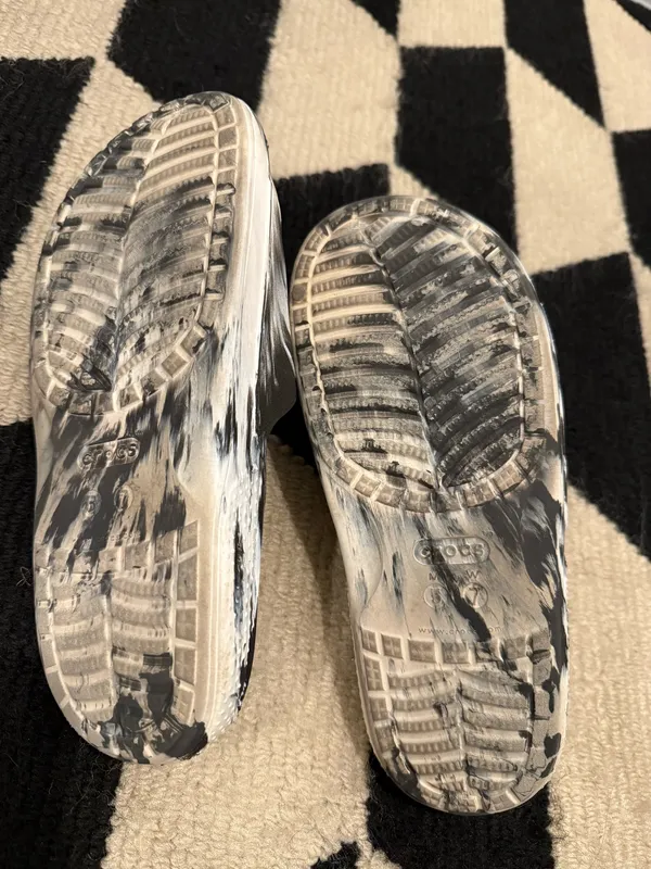 Crocs black and white marble slide slippers - Image 3