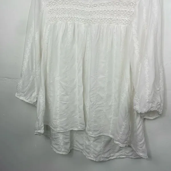 Torrid White Eyelet & Lace Embroidered Hi-Lo Blouse size 1X - Image 5