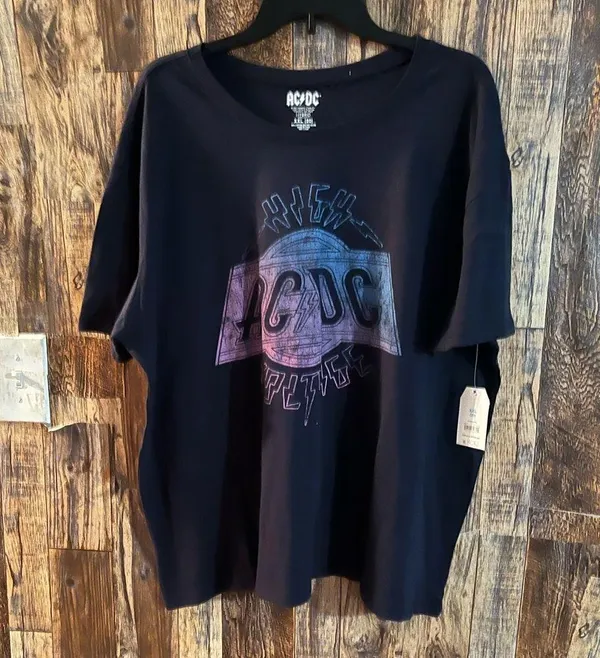NWT Women's AC/DC the Band Graphic Tee with Short Sleeves, XXL - Image 3