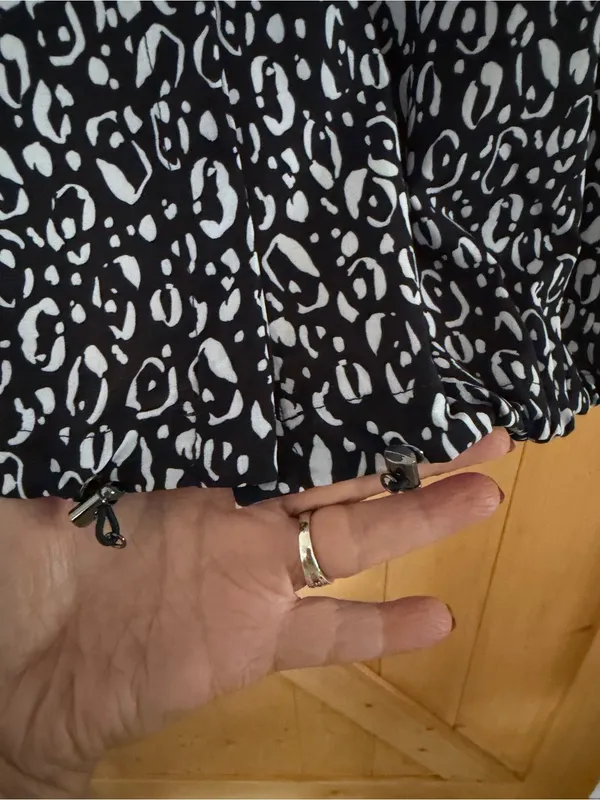 Chico's Zenergy Neema Bungee Hem Shirt Dress Animal Print Pockets Size Small - Image 4