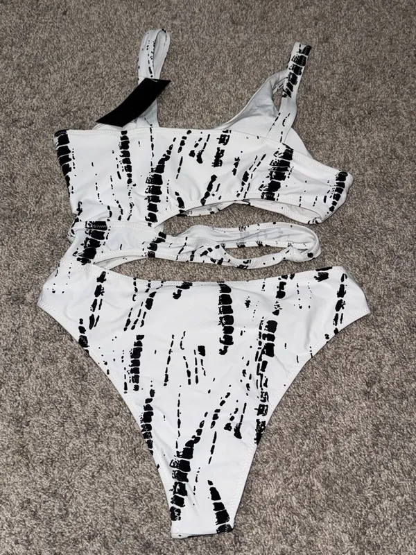 Bewicked large Scoop Neck Cutout Front side High Cut Monokini One Piece Swimsuit - Image 4