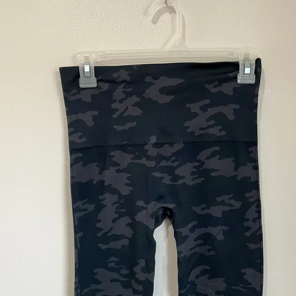 Spanx Look at Me‎ Now Seamless Legging Black Camo Size M #FL3515 - Image 4