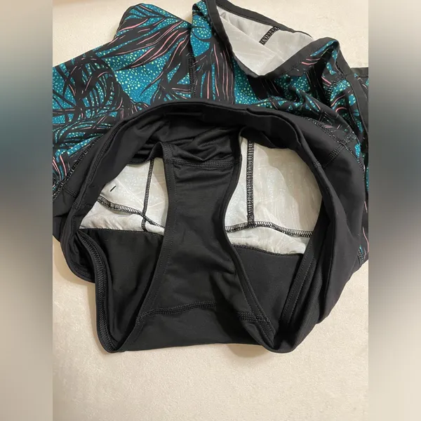 Lululemon Speed Shorts Teal Black Size 6 Lined - Image 7