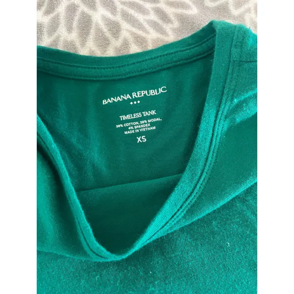 Banana Republic Timeless Shirt XS Green Sleeveless Jewel Tone Minimalist‎ Basic - Image 2