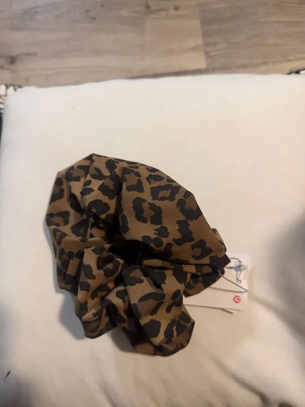 Lululemon Uplifting Scrunchie *Oversized True Leopard NWT - Image 5