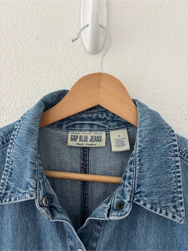 Vintage Gap Blue Jeans short-sleeve denim snap shirt with twin chest pockets - Image 2