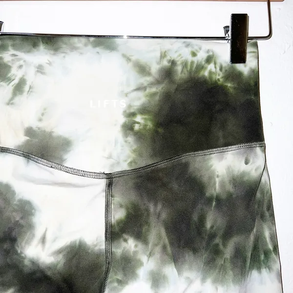 Lifts green tie dye women’s activewear high rise 6” inseam biker shorts - Image 6