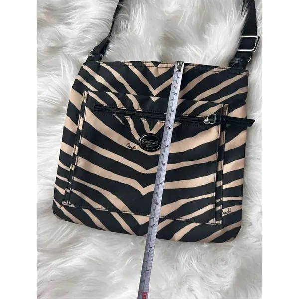 Coach Zebra print Black and Cream Crossbody Bag - Image 8