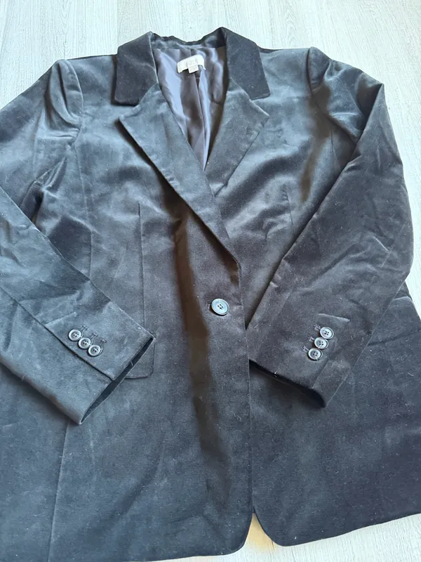 LOFT Petites Black Velvet Blazer, Size 8P — Elegant - Image 4