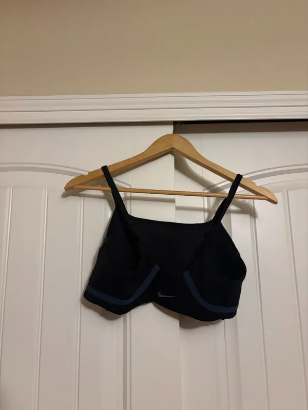 Nike Sports Bra Black Size Medium No Pads Pullover Neutral Adjustable Straps - Image 2