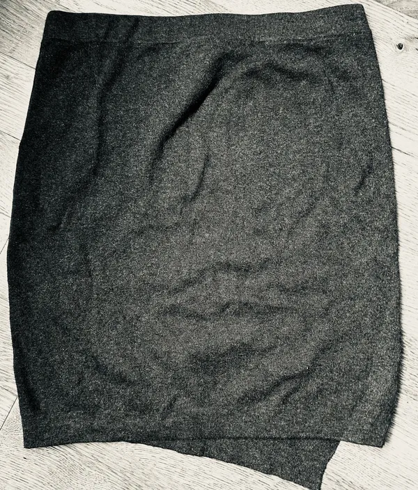 BCBGeneration GRAY Ribbed Knit Mini asymmetrical Pencil Skirt size M - Image 8