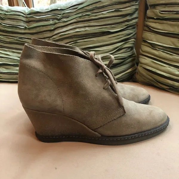 J. Crew Suede Lace Up Wedge Boots size 6 Tan‎ - Image 3