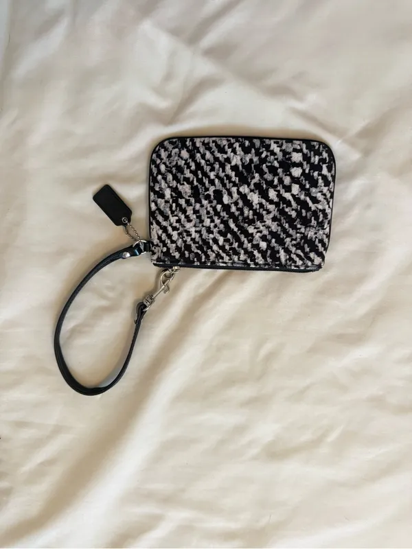 COACH | Park Donegal Black & White Wristlet - Image 3