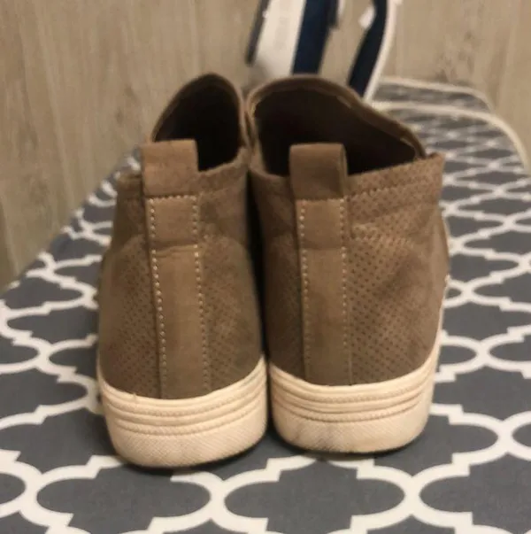 Tan Sneakers Size 12 - Image 3