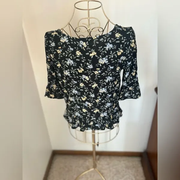 American Eagle Floral Ruffle Hem 3/4 Sleeve Top Size Small - Image 11