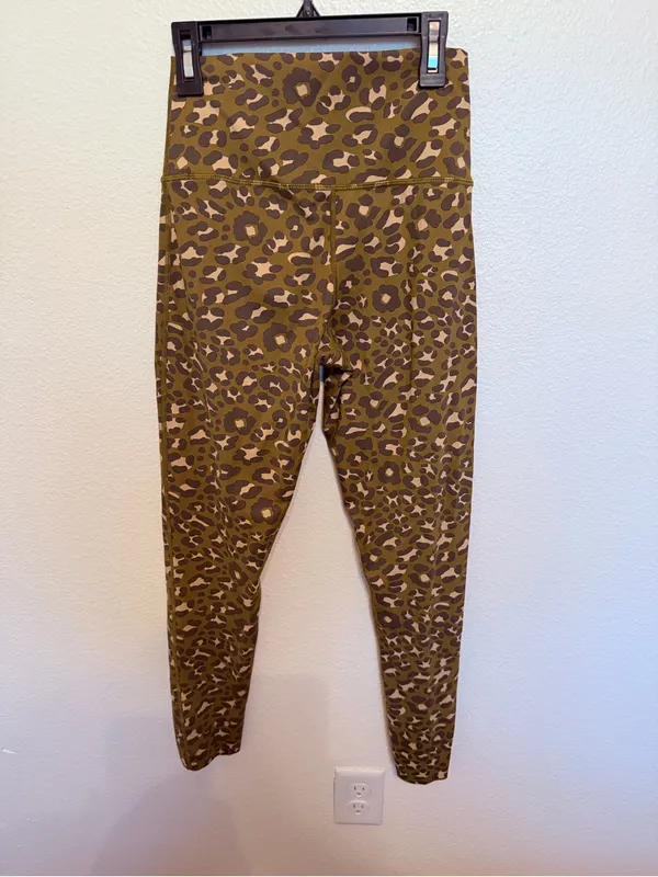Offline by Aerie High-Rise 7/8 Leggings Medium - Image 3