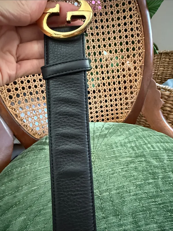 Gucci GG Black Pebbled Leather Classic Chic Belt - Image 4