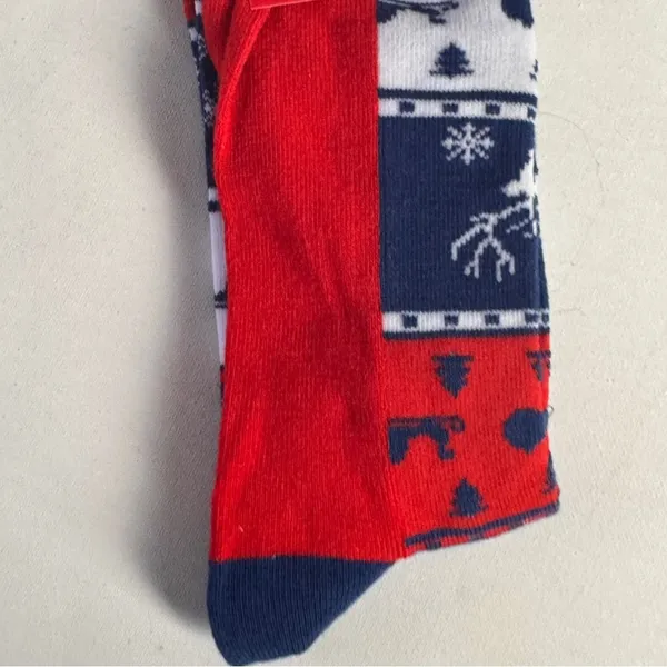 Winter Holiday Seasonal Print Crew Style Socks NWT OS - Image 4