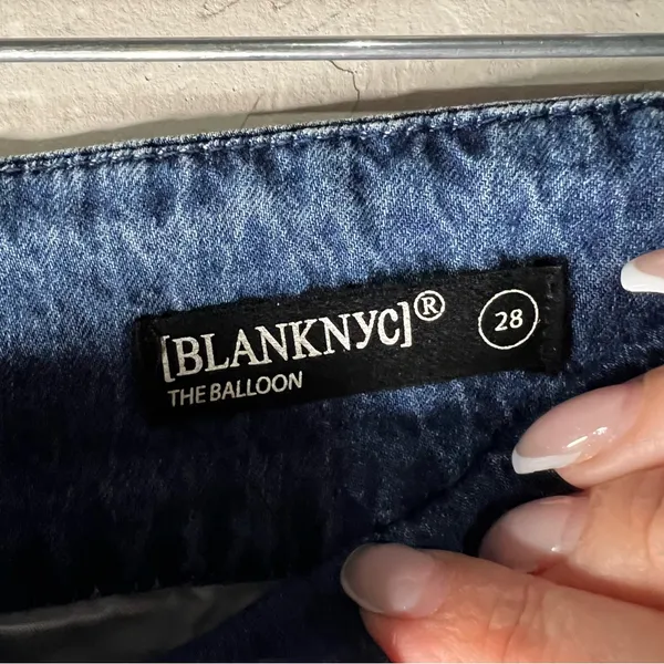 Blank NYC The Balloon Bo Legged‎ High Rise Pleated Flowy Trouser Denim Jeans - Image 7